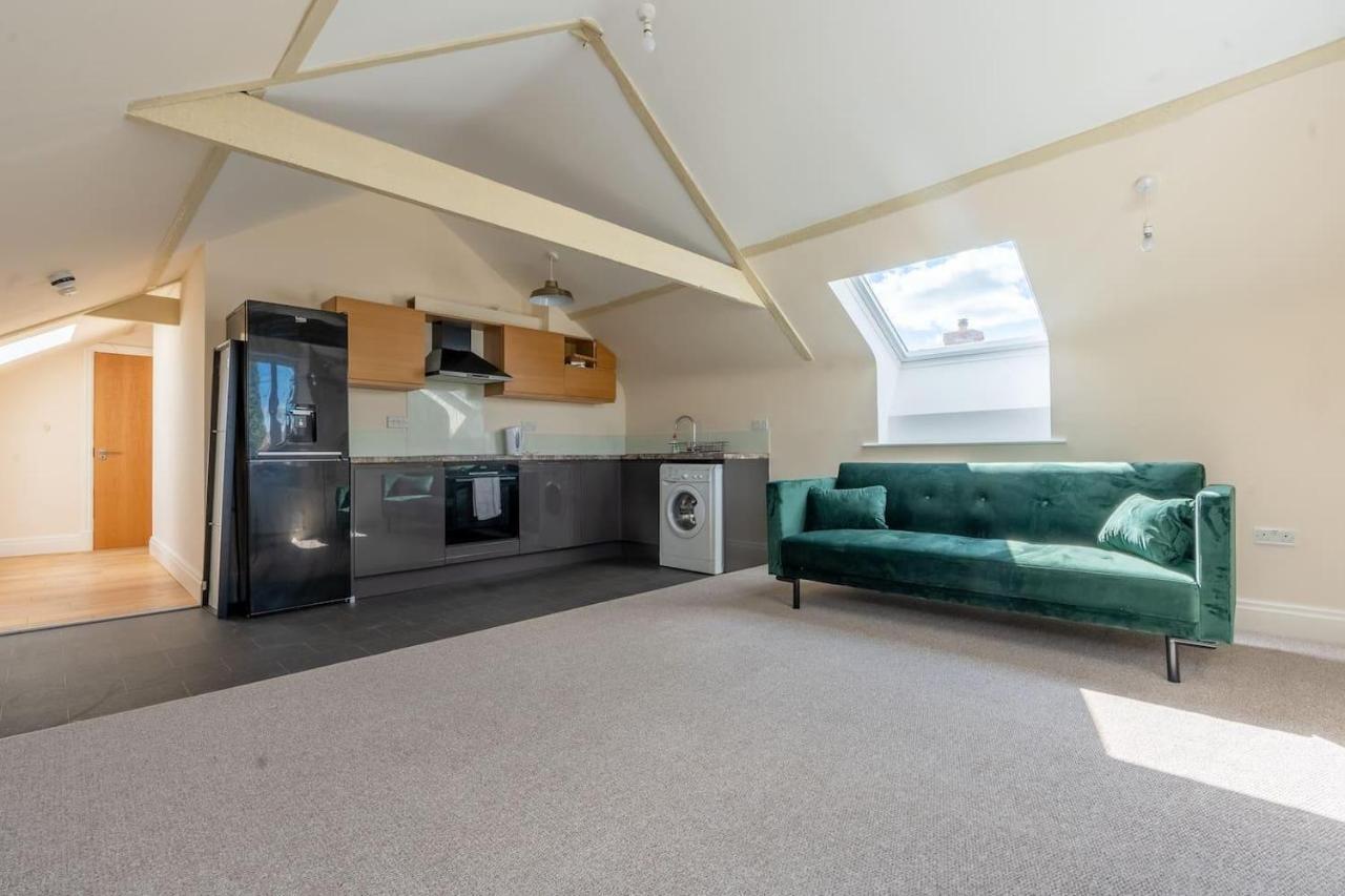 Charming 1-bed Loft In Caerleon *